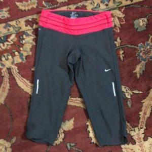 🌹Nike cropped leggings Sz S